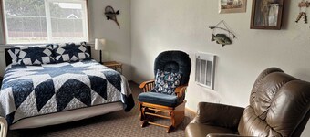 Sunset Shore Retreats Ocean Front  "Cozy Seal Slumber"