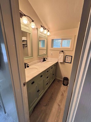 Bathtub, hair dryer, towels