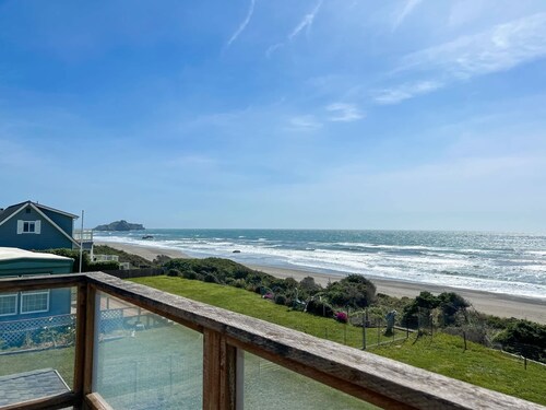 Sunset Shore Retreats "Ocean Front" "The Whale Watcher"