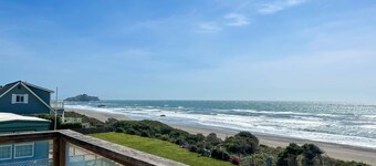 Sunset Shore Retreats "Ocean Front" "The Whale Watcher"
