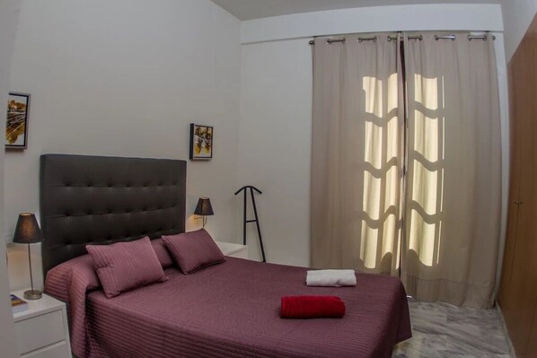 2 bedrooms, desk, iron/ironing board, free WiFi