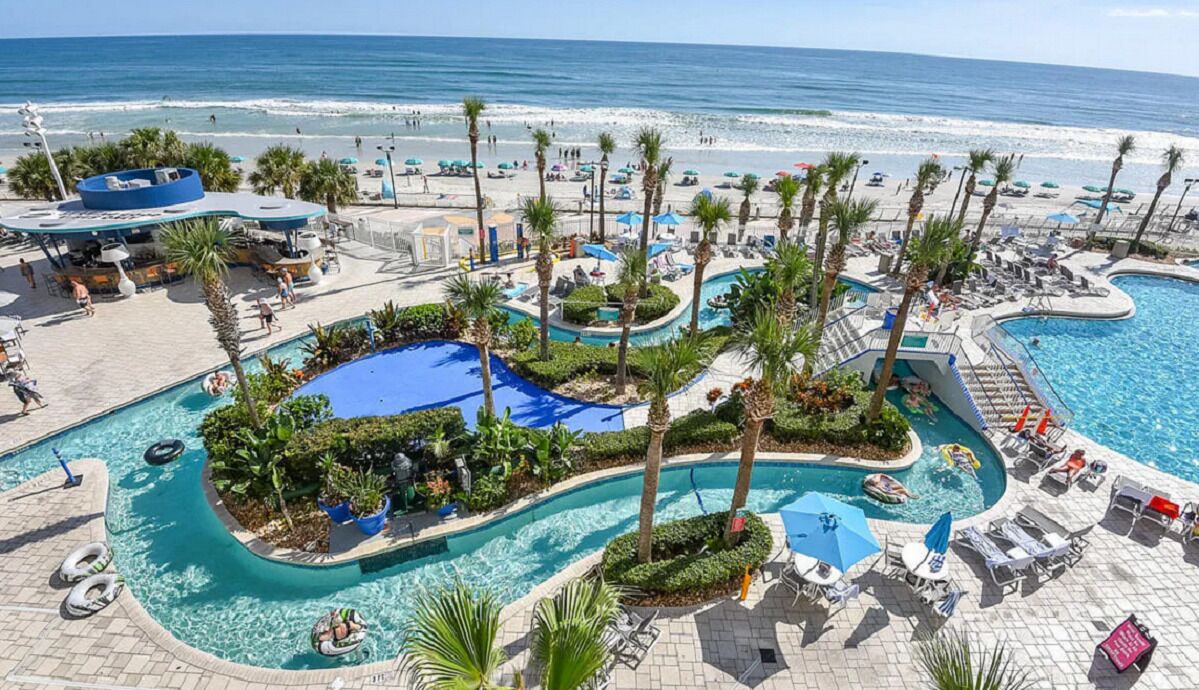 من حمّامات السباحة المغطاة، حمّام سباحة خارجي