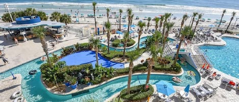 Een binnenzwembad, een buitenzwembad