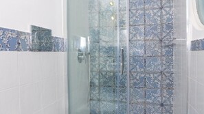 Dusche, Haartrockner, Bidet