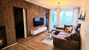 Smart-TV, Kamin, Tischtennisplatte