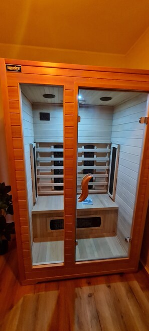 Sauna - Cozy and modern vacation apartment with infrared sauna, electric fireplace and heart shower (Goslar)