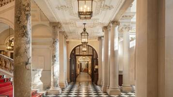 高级房 | 高档床上用品、羽绒被、记忆海绵床垫、迷你吧