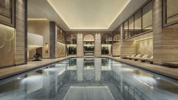 Una piscina cubierta