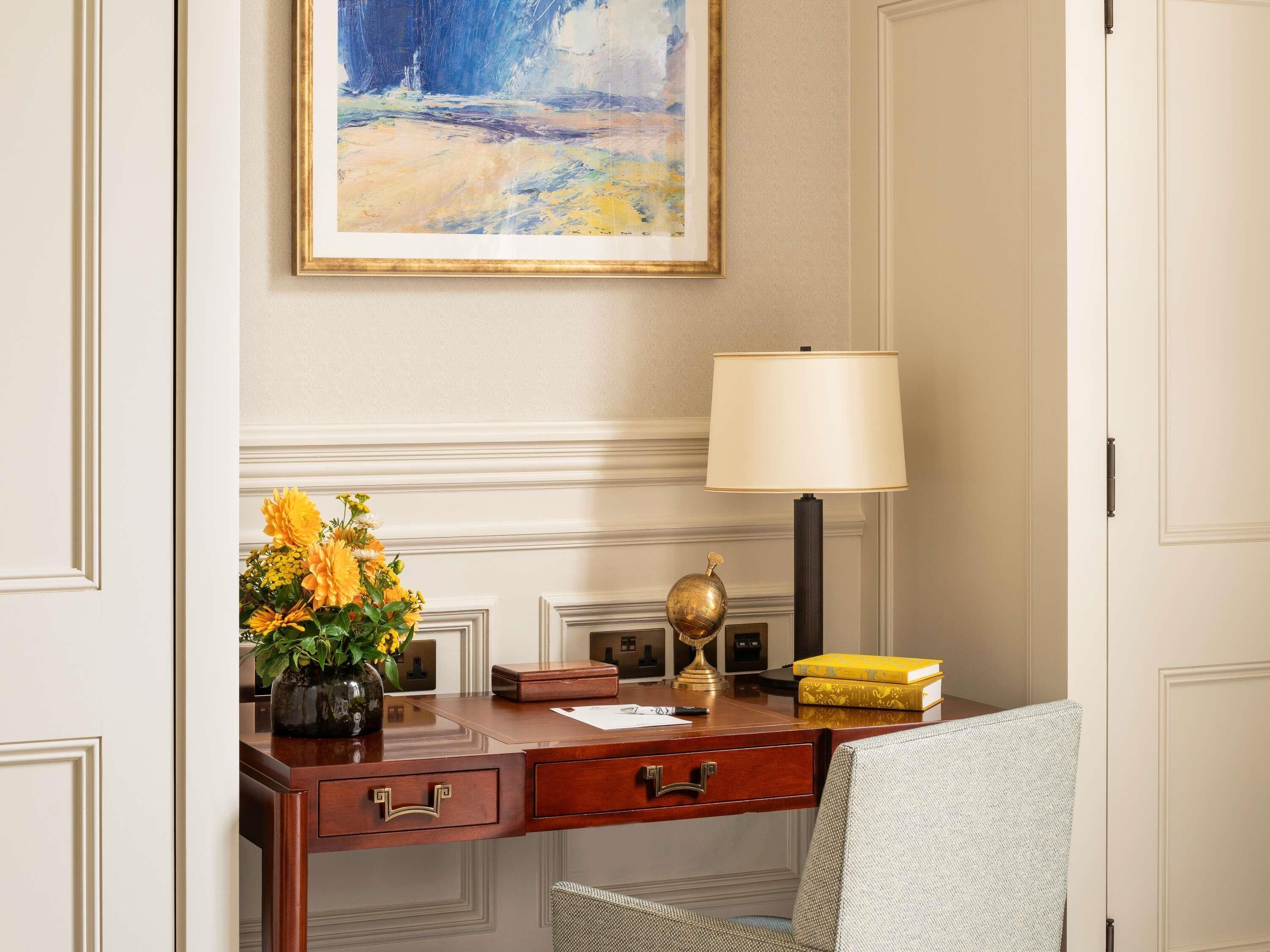 Executive Room | Premium bedding, down comforters, memory foam beds, minibar