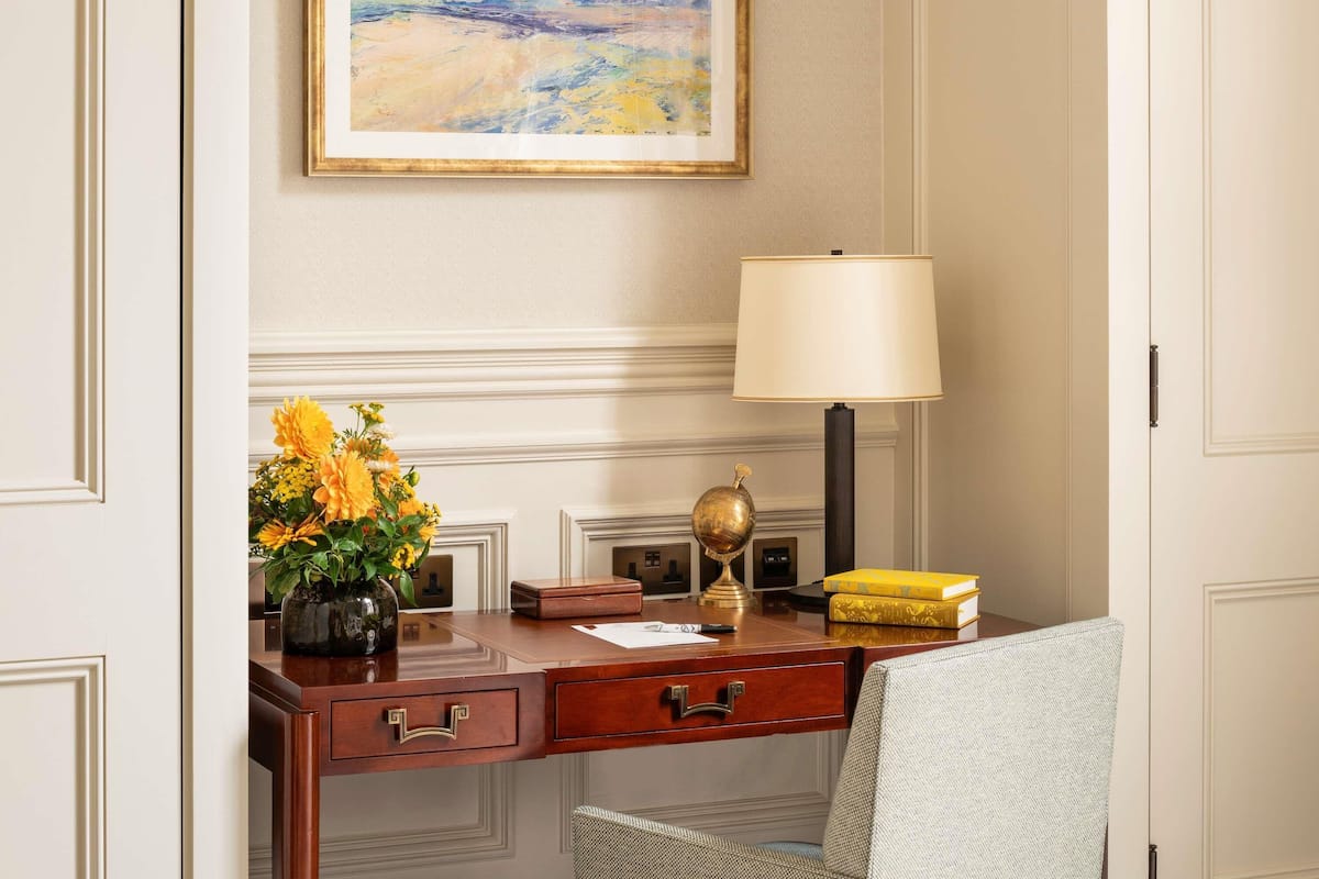 Executive Room | Premium bedding, down comforters, memory foam beds, minibar