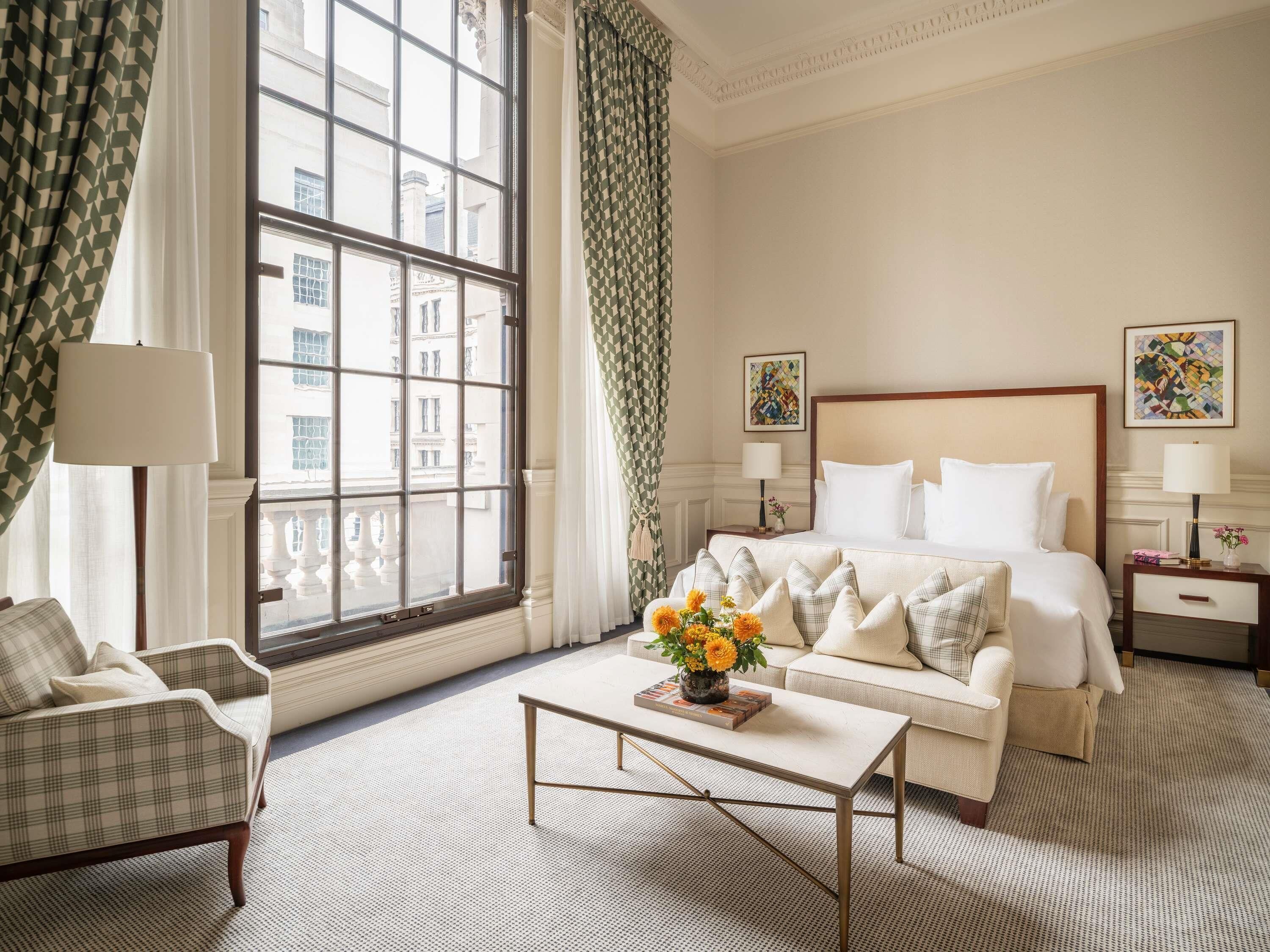 Executive Room | Premium bedding, down comforters, memory foam beds, minibar