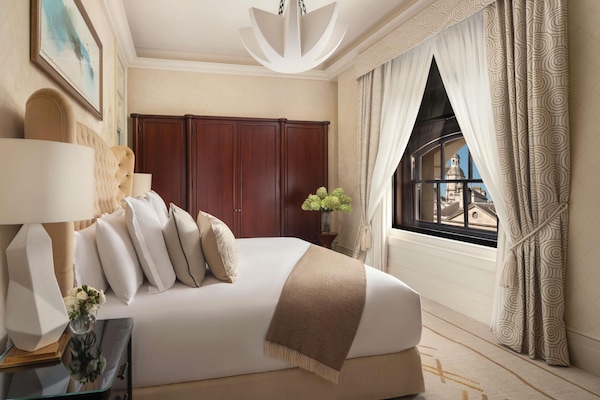 Suite, Corner | Premium bedding, down comforters, memory foam beds, minibar