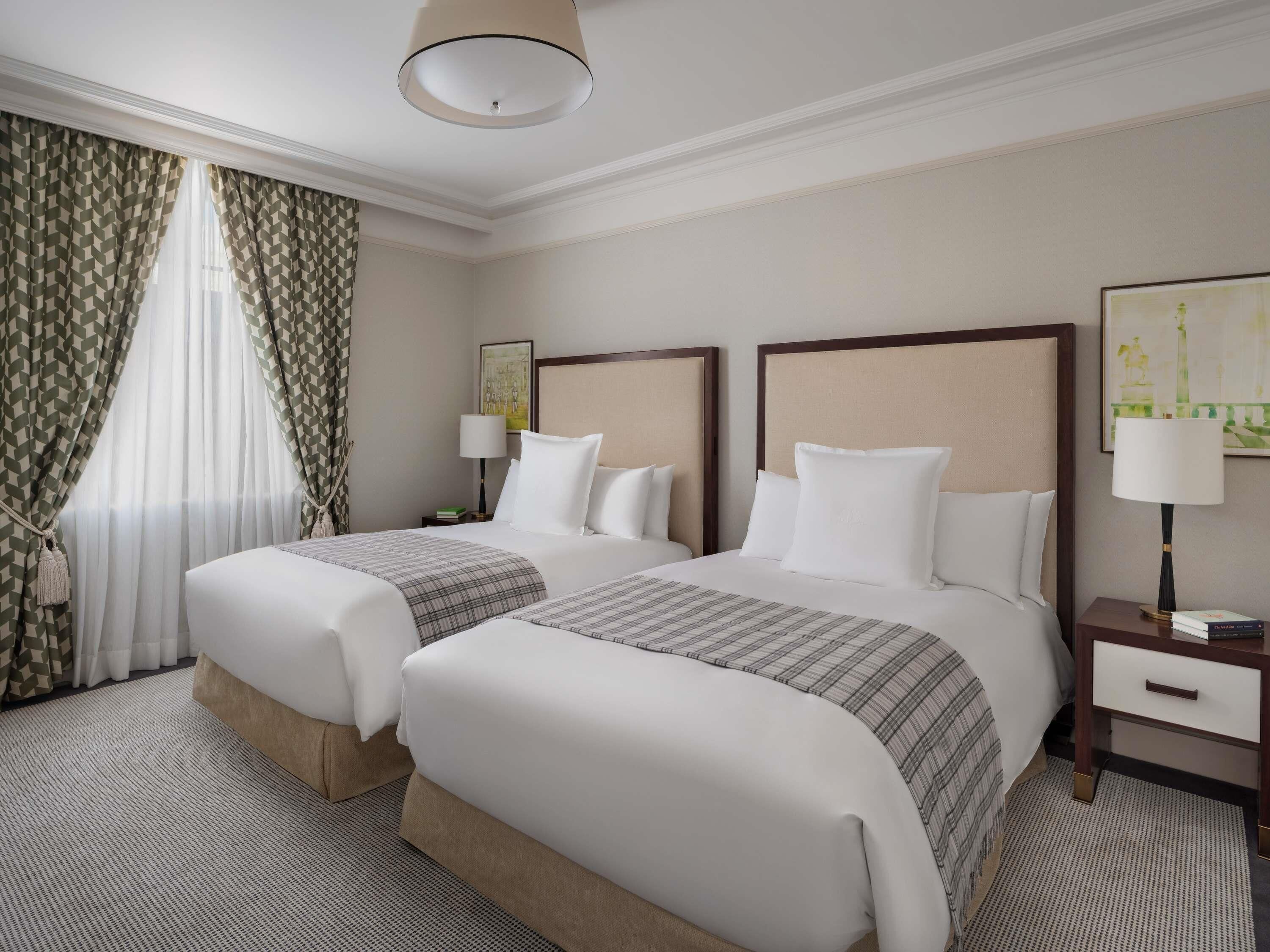 Habitación superior con 2 camas individuales | Ropa de cama de alta calidad y edredones de plumas