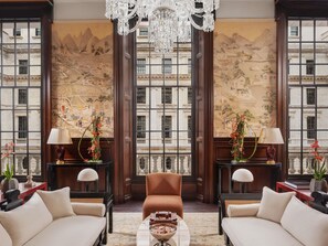 Premium bedding, down duvets, memory-foam beds, minibar - Raffles London at The OWO (London)