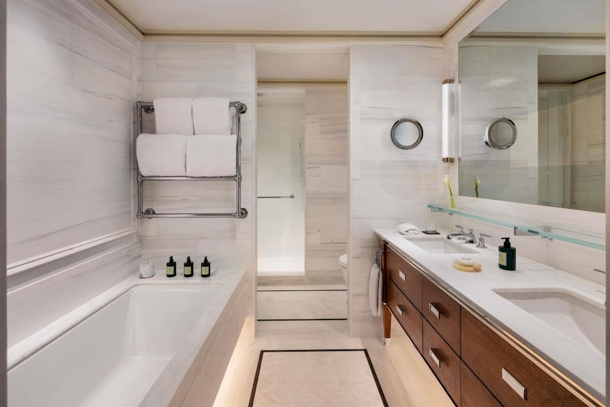 Suite (Westminister) | 1 bedroom, premium bedding, down duvets, memory-foam beds