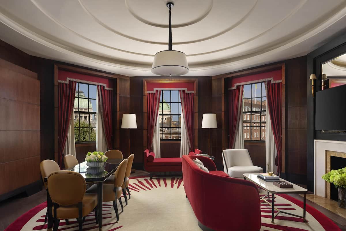 Suite, Corner | 1 bedroom, premium bedding, down comforters, memory foam beds