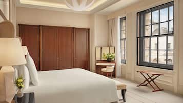 Suite, Corner | Premium bedding, down comforters, memory foam beds, minibar