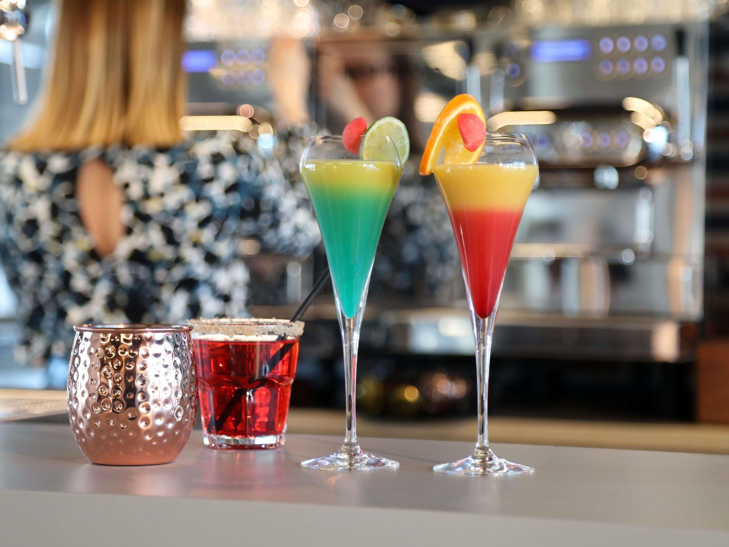 Bar (trong khuôn viên)