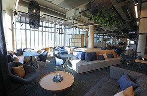 Coin salon dans le hall