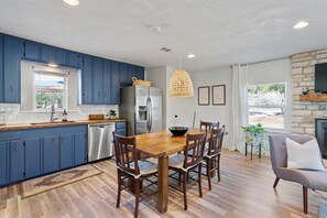 Dining - Cozy Cottage on Flat Creek - 5 min from Flat Creek Winery! (Marble Falls)