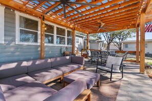 تناول الطعام بالخارج