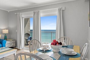 Condo, 1 Bedroom, Ocean View (SU1012 - 1.5 Bathrooms) | In-room dining