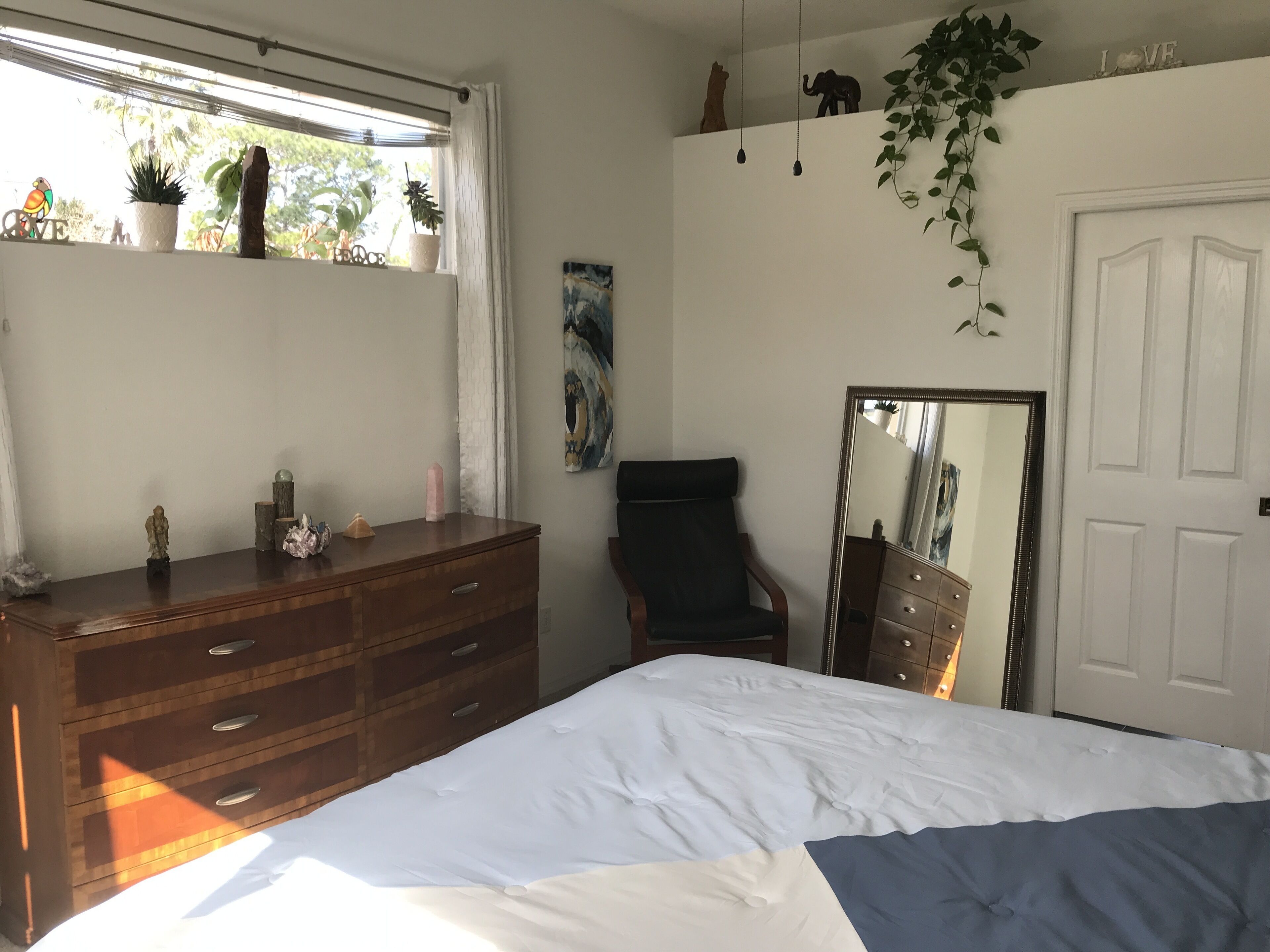 3 soverom, skrivebord, strykejern/-brett og wi-fi (inkludert)