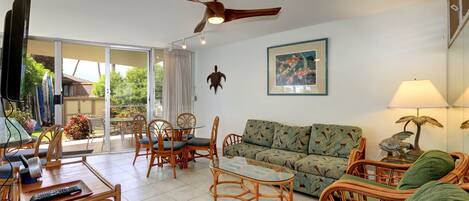 Condo, 2 Bedrooms | Living area