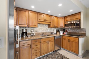 Condo, 1 Bedroom | Private kitchen | Coffee/tea maker, fridge, oven - Kihei Beach, #305 1 Bedroom Condo by RedAwning (Kihei)