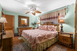 1 bedroom, WiFi (free) - Kihei Beach, #305 1 Bedroom Condo by RedAwning (Kihei)