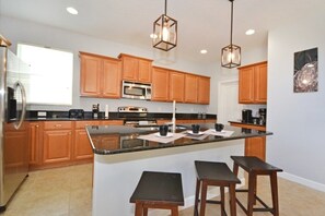 House, 5 Bedrooms | Private kitchen - Casa Palmero 5 Bedroom Home by RedAwning (Kissimmee)