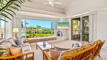 Condo, 2 Bedrooms | Living area