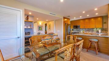 Condo, 2 Bedrooms | Private kitchen