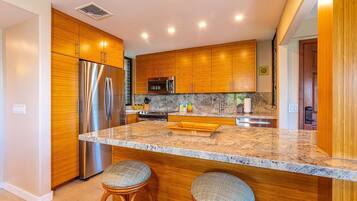 Condo, 2 Bedrooms | Private kitchen