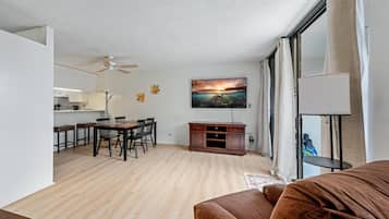 Condo, 2 Bedrooms | Living area
