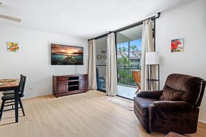 Condo, 2 phòng ngủ | Khu phòng khách