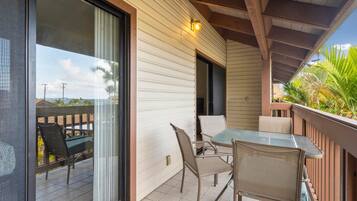 Condo, 2 Bedrooms | Property grounds