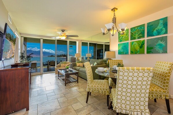 Condo, 2 Bedrooms | Dining