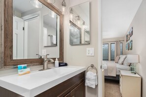Condo, 2 Bedrooms | Bathroom | Hair dryer, towels