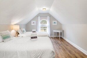 3 bedrooms, internet, bed sheets