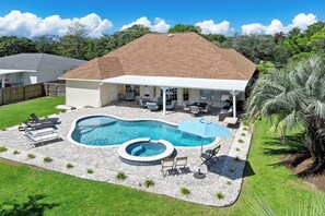 A heated pool - Sweet Spot - Newly Renovated, Heated Pool, Golf Cart, Deeded Beach Access! (Miramar Beach)
