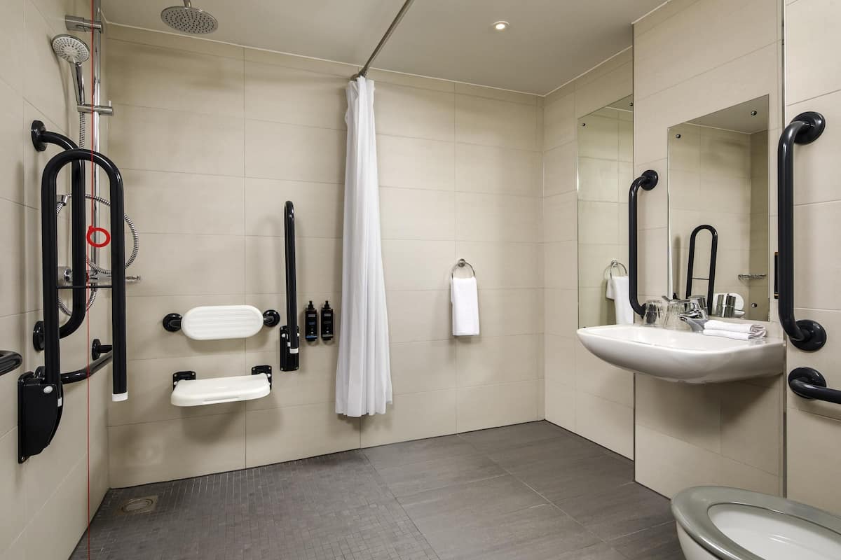 Classic Room, 1 Double Bed, Accessible | Minibar, in-room safe, desk, laptop workspace