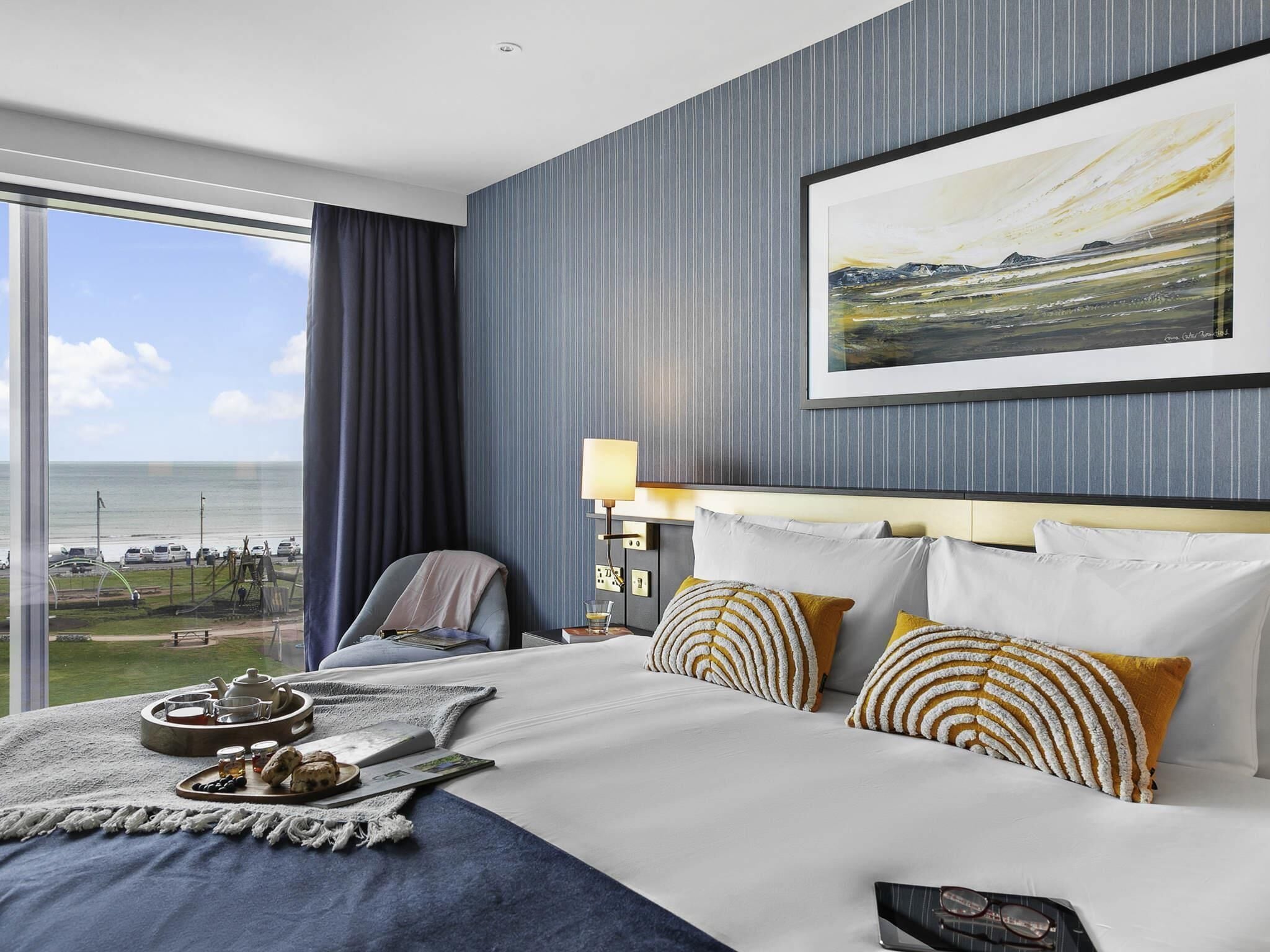 Privilege, Superior Room, 1 Double Bed | Minibar, in-room safe, desk, laptop workspace