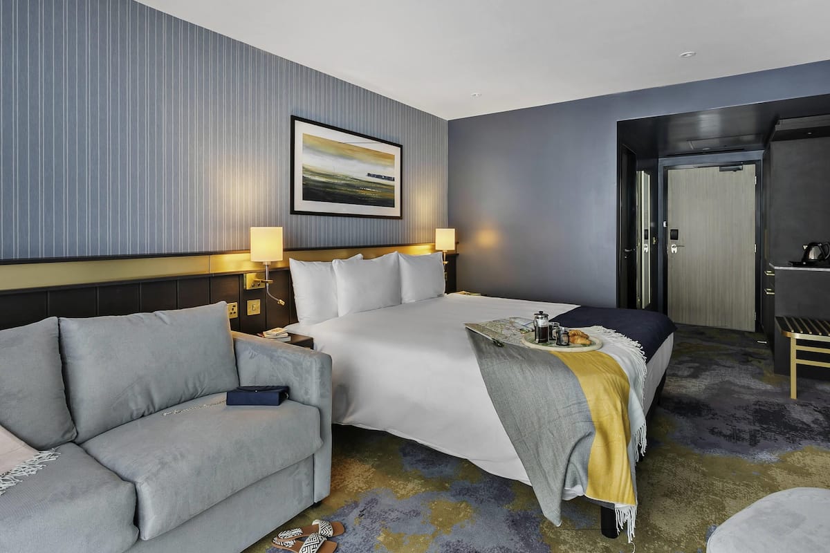 Room, 1 Double Bed with Sofa bed | Minibar, in-room safe, desk, laptop workspace