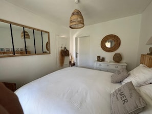 3 bedrooms, iron/ironing board, travel crib, free WiFi