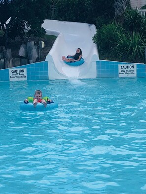 Piscine intérieure, piscine extérieure