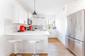 Unclassified image, 4 of 18, button