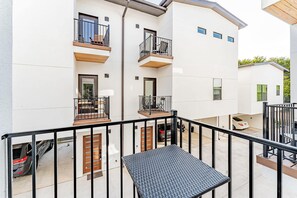 Unclassified image, 2 of 18, button