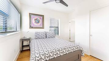 3 bedrooms, desk, iron/ironing board, WiFi