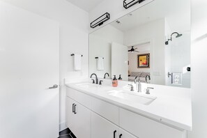 Nicht klassifiziertes Bild, 2 von 18, Schaltfläche